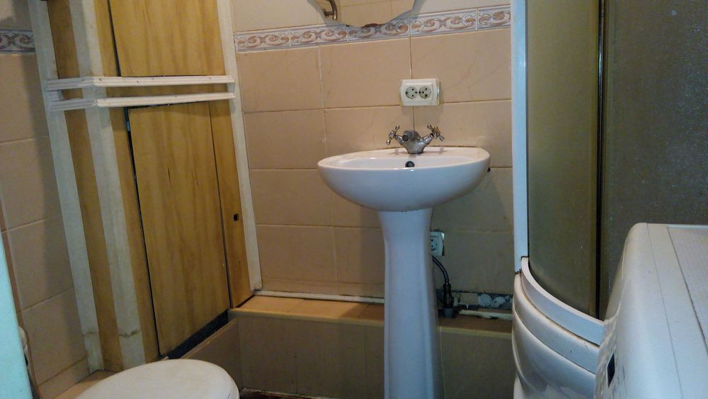 Сдам комнату на Тополе с ремонтом и балконом