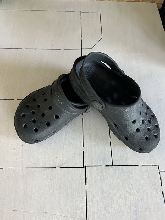 czarne klapki 26 typu crocs