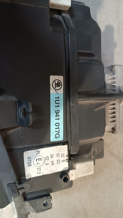Vendo farol LHD esquerdo de Skoda Octavia ano 2000/04