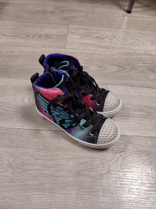 Кросівки skechers світяться