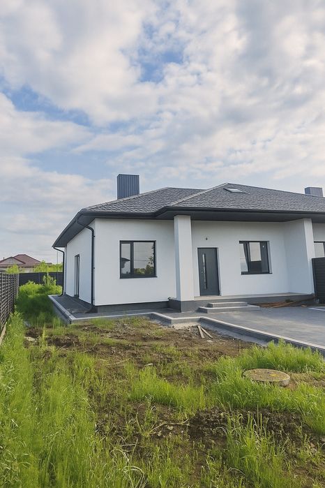 Будинок, дуплекс під чистовий ремонт із всіма комунікаціями