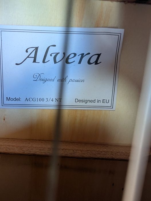 Piękna gitara klasyczna 3/4 Alvera w zestawie z pokrowcem