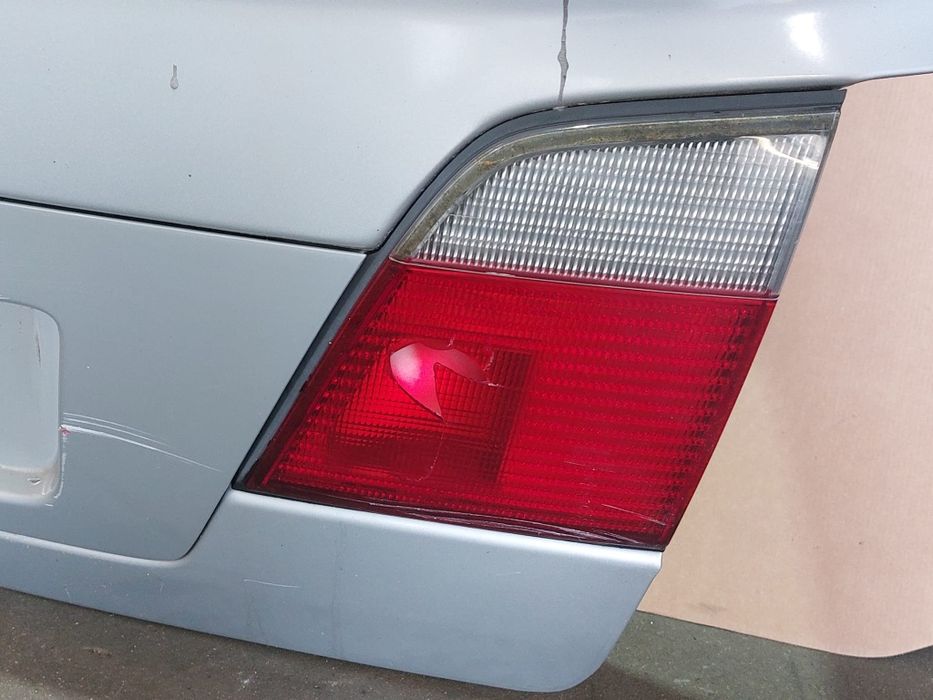 Tampa da Mala Nissan Primera P11