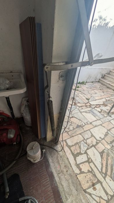 Portão basculante com motor