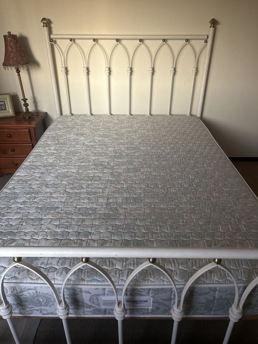 Estrado de Cama de Ferro + Colchão
