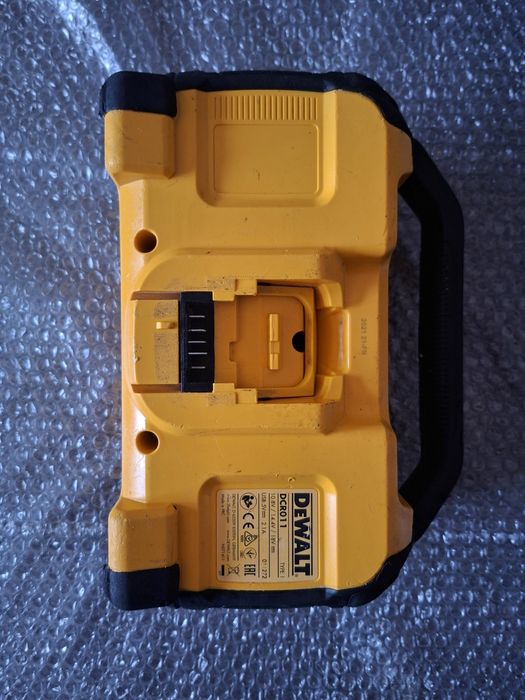 Блютуз колонка Dewalt DCRO11
