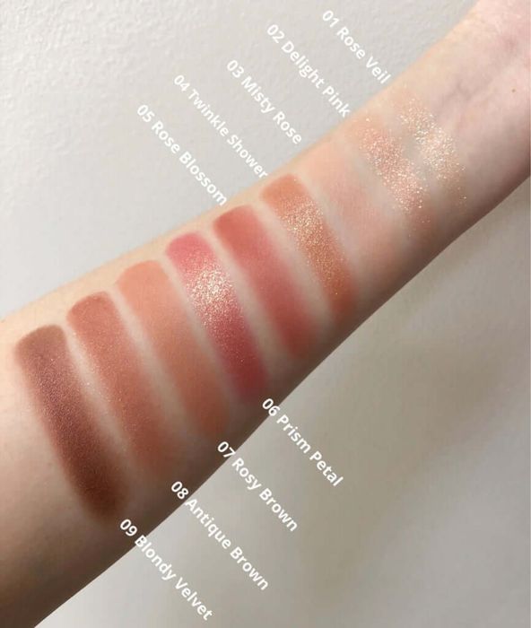 Гарнюща палетка тіней dasique eyeshadow palette 02 rose petal