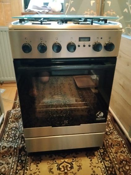 Piec gazowy z elektrycznym piekarnikiem