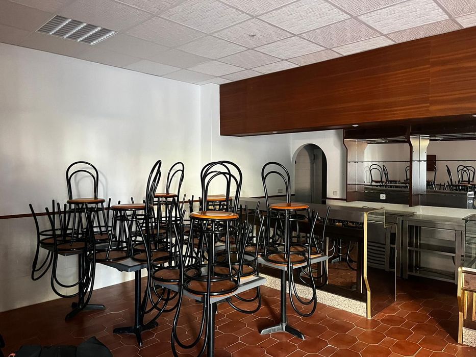 Mobiliários, equipamentos de  café