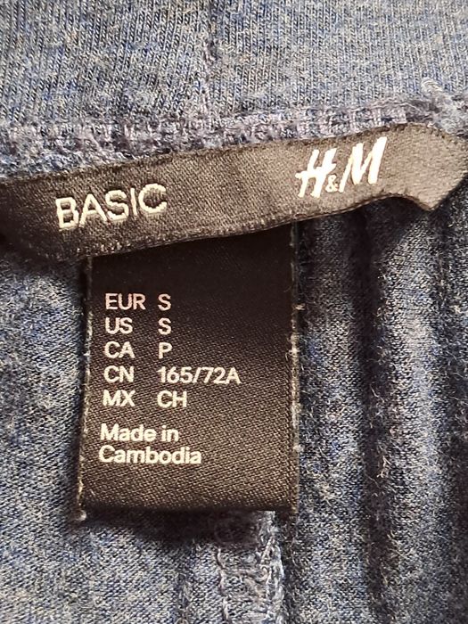 Wyprzedaż jesienna. Długa spódnica firmy BASIC.