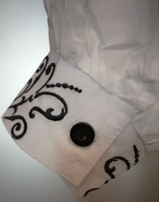 Продам вышитую женскую блузу