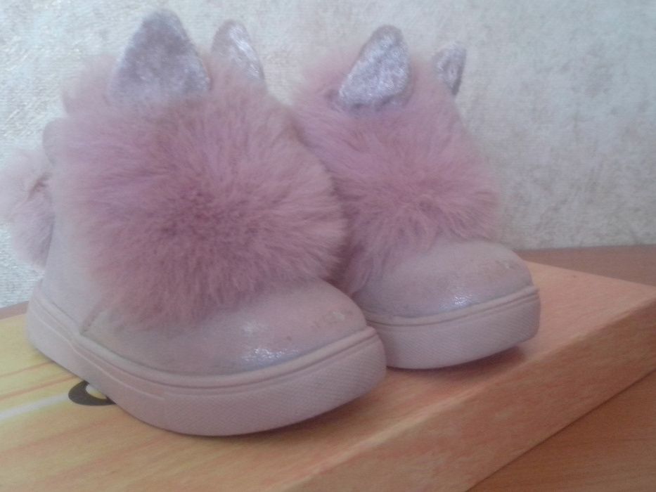 Дитячі черевики для дівчинки