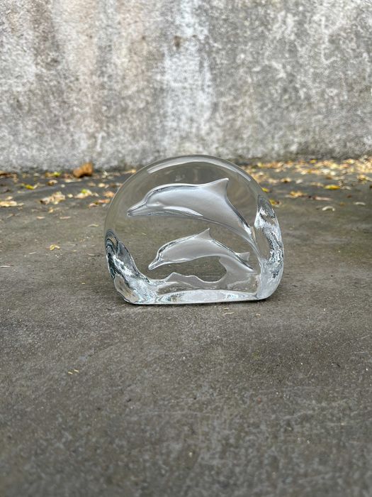 Peça decorativa em vidro com um Golinho