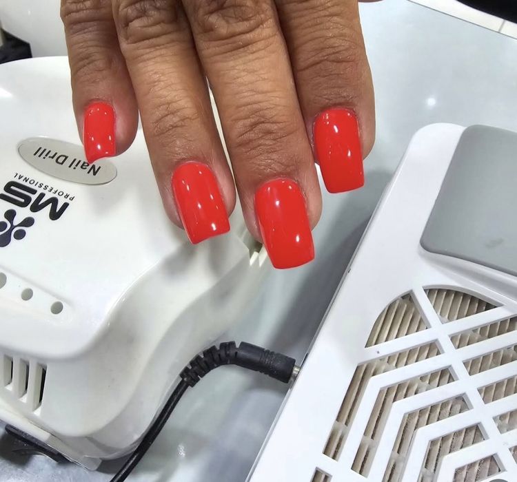 Esteticista e Técnica de unhas