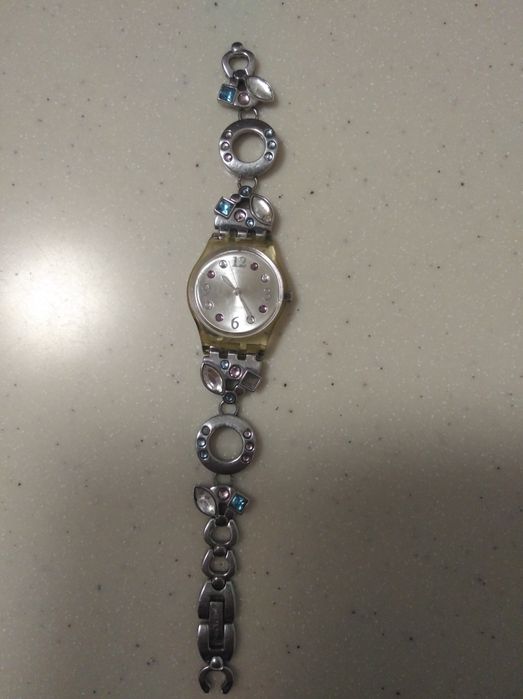 Женские часы Swatch Swiss кварцевые.