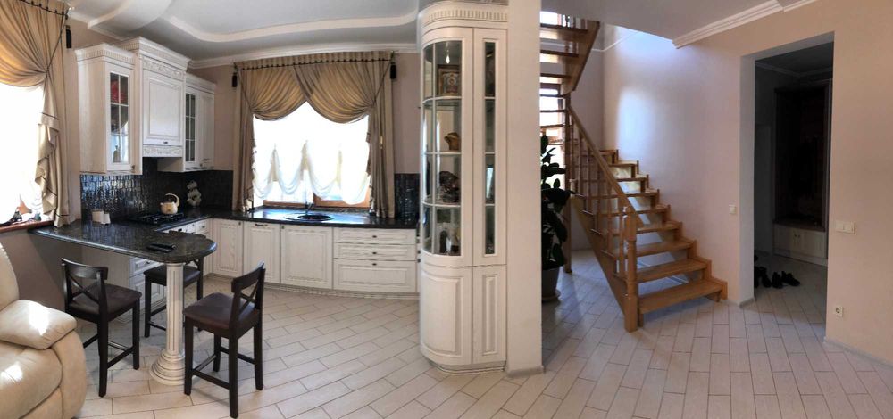 Дом в Совиньоне на ведущей к морю улице