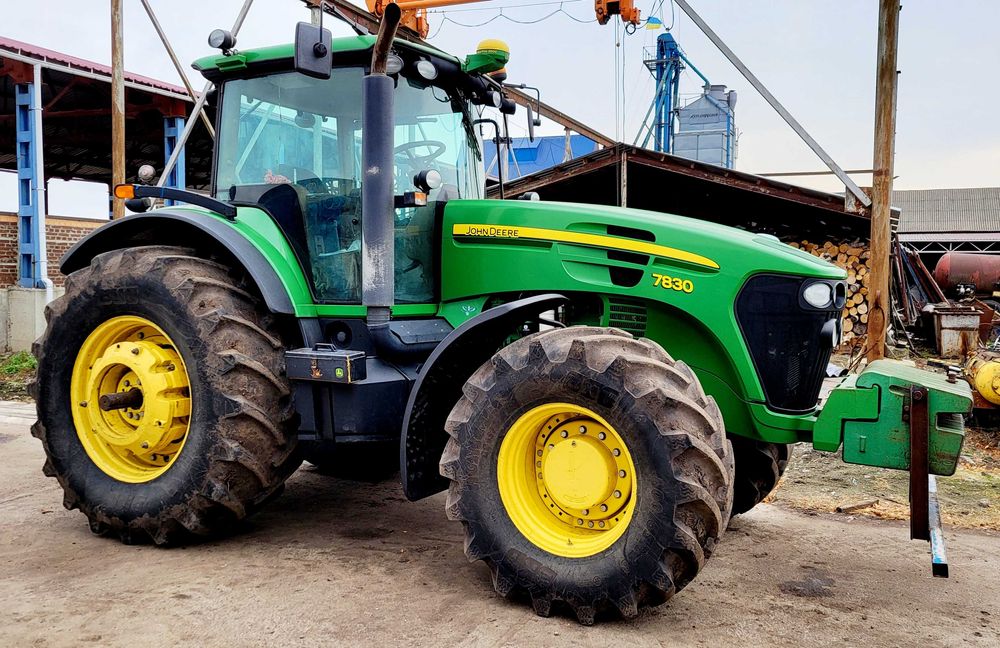 Трактор колісний John Deere 7830