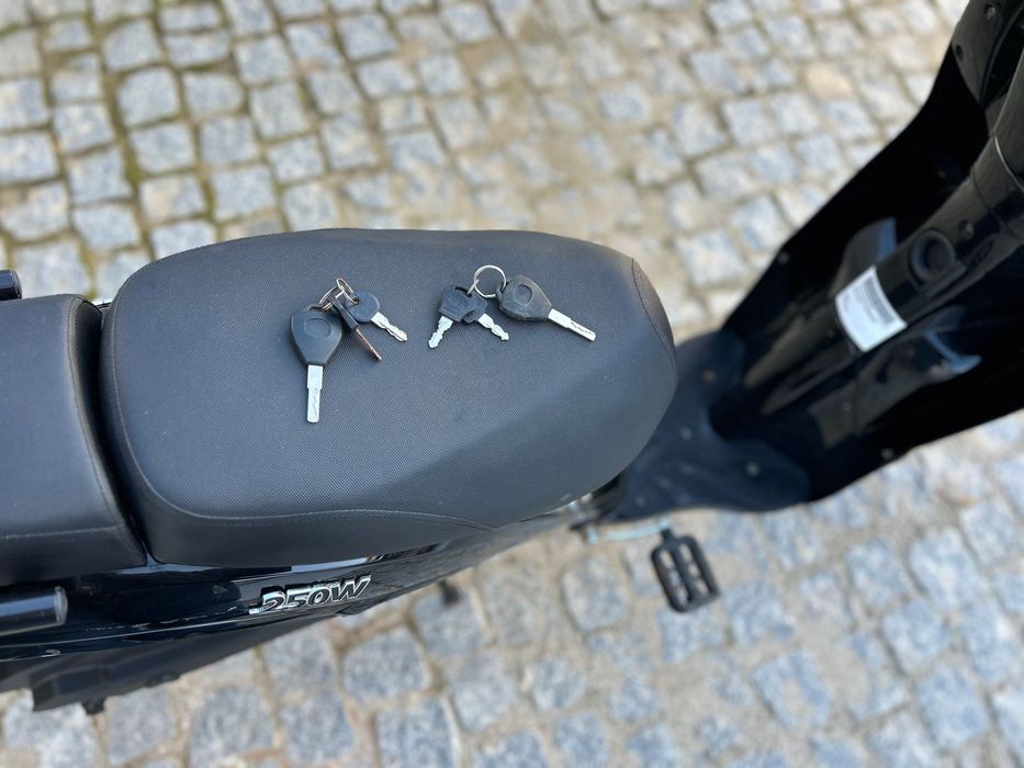 Mota/ bicicleta eléctrica, bateria litio 48V nova