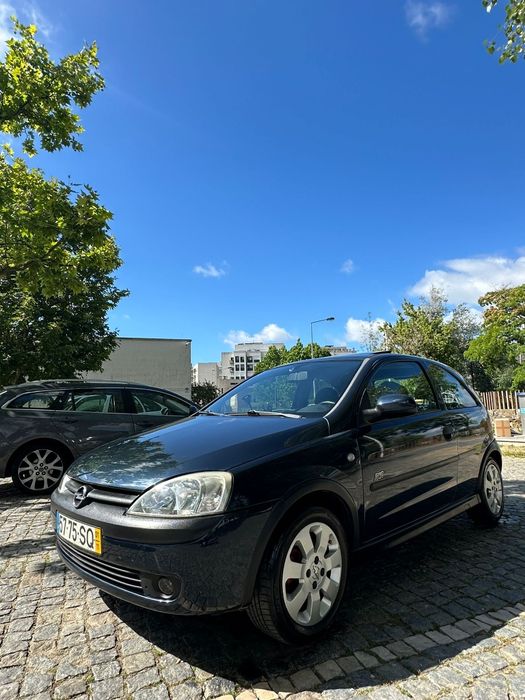 Opel Corsa Sport com teto solar