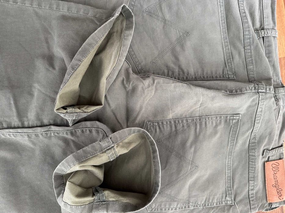 Spodnie Wrangler Arizona  36/32 bawełna elastan kolor khaki