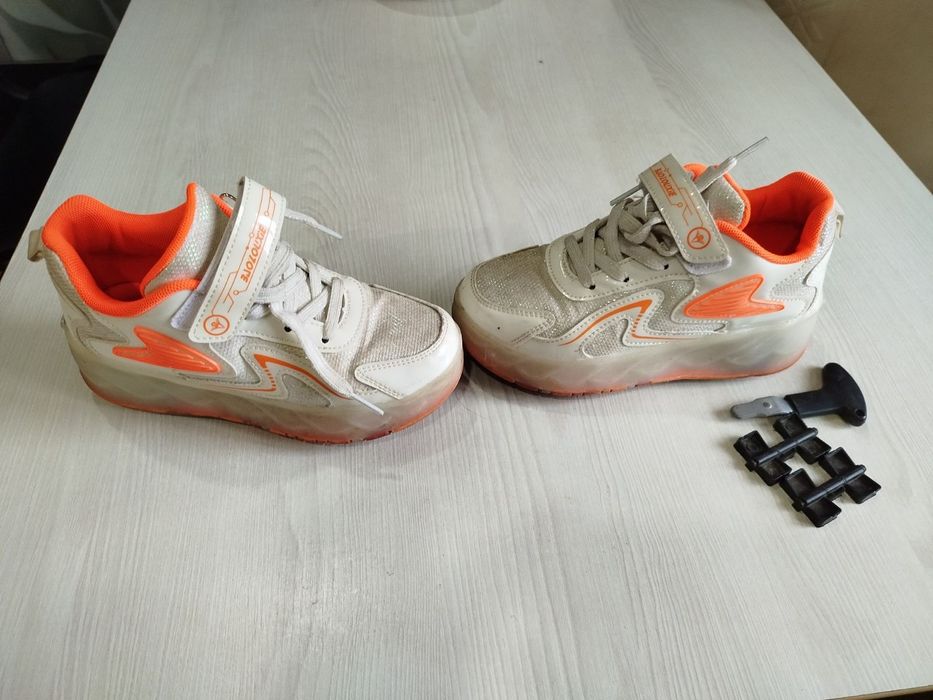 Роликові светящиеся кросівки Led на 4 колесах,