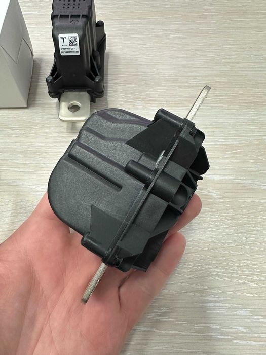 Піропатрон. Пиропатрон Tesla model 3 model Y 2017-2024