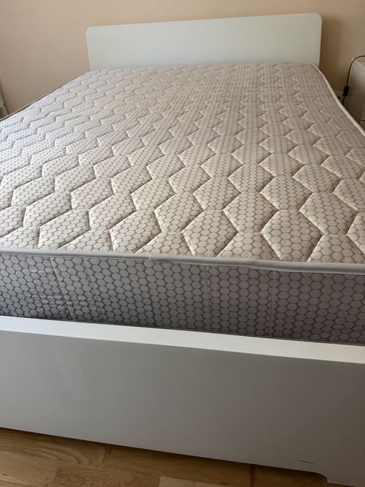 Cama Ikea 1.40x2.00 com colchao