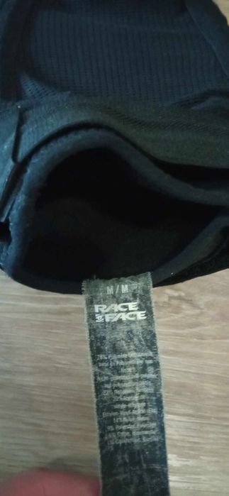 Ochraniacze na łokcie race face