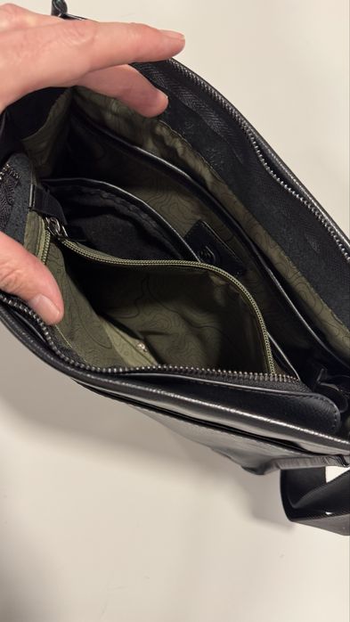 Mala de homem tiracolo cor preta marca Discovery