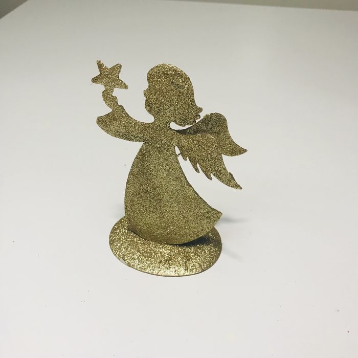 Anjo dourado em metal