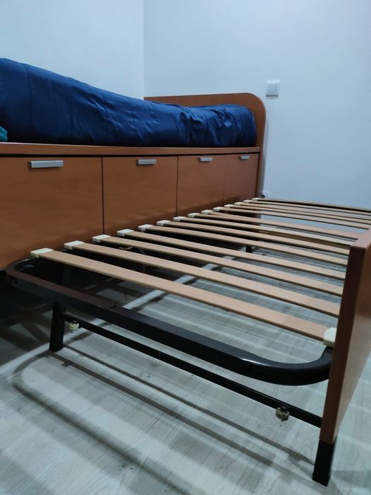 Cama de solteiro com gavetas e cama extra