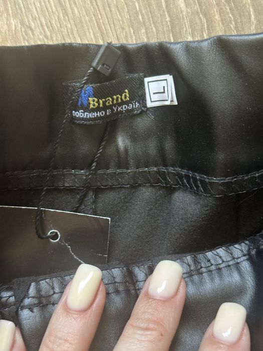 НОВІ Шкірозамінні шорти та спідниця