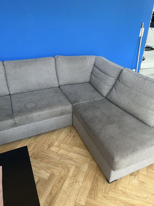 Narożnik z funkcja spania i pojemnikiem