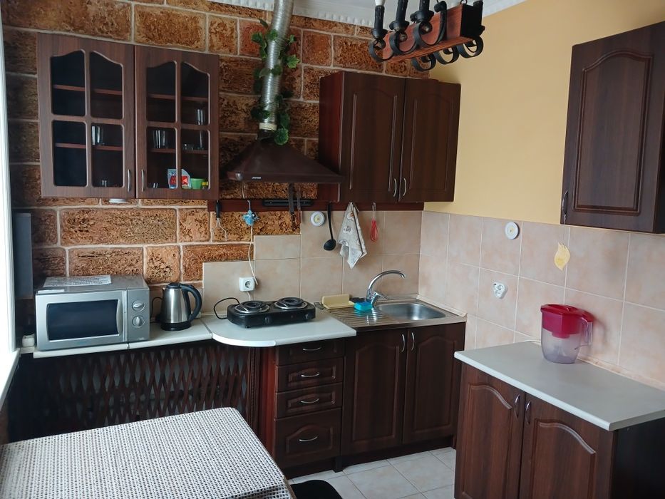 Сдам домик(ЗДАМ будиночок) с местом для автомобиля во дворе