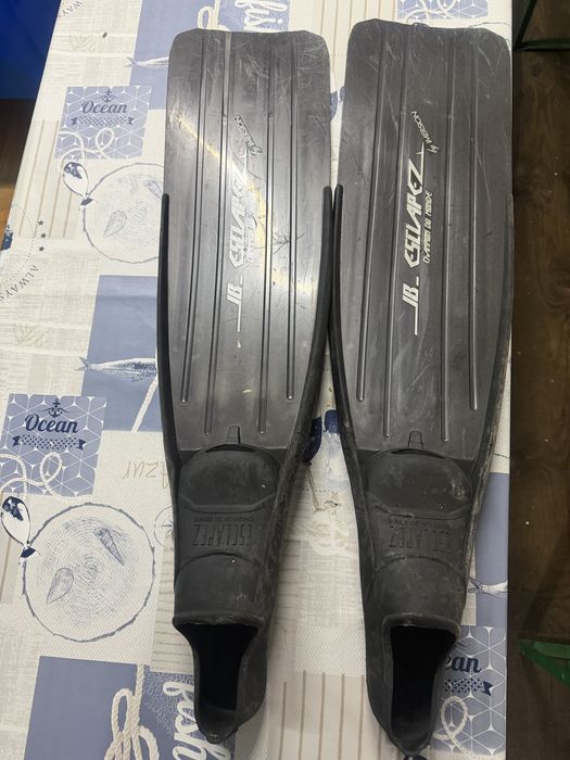 Barbatanas em bom estado tamanho 42 a 44