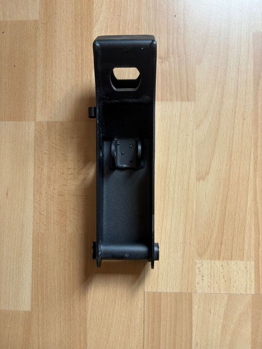 Uchwyt przedniego wahacza kukirin g2