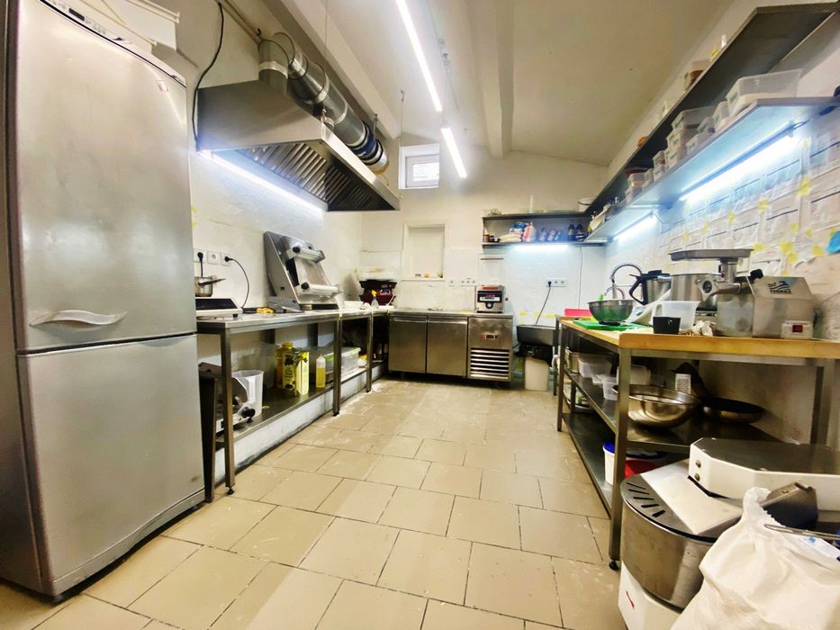 Комерційне приміщення напроти Інженерної Академії.