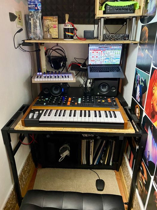 Behringer Poly D