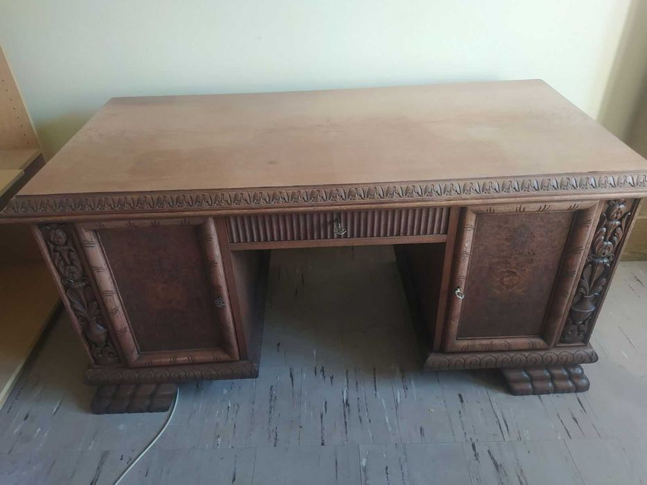 Gabinetowe biurko drewniane neorenesansowe