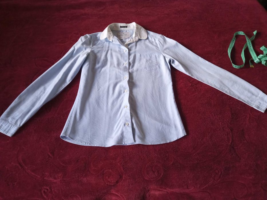 Elegancka damska bluzka z białym kołnierzykiem S/36 Bershka