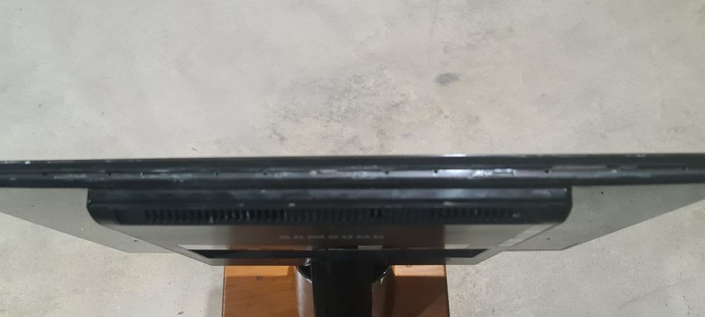 Tv samsung 3D.     T23A750