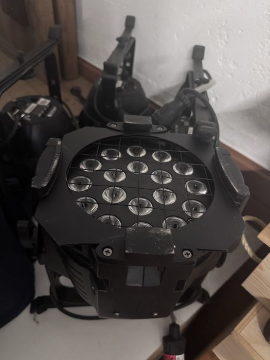 Projetores Cameo Studio PAR64 CAN Q 8W