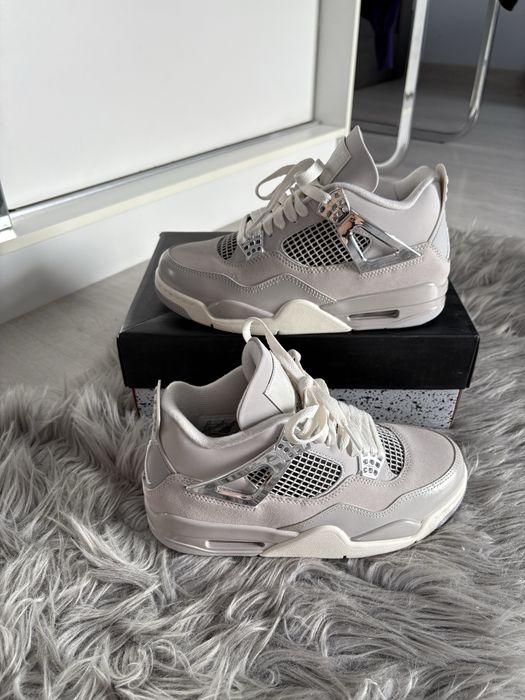 Jordan 4 frozen moment