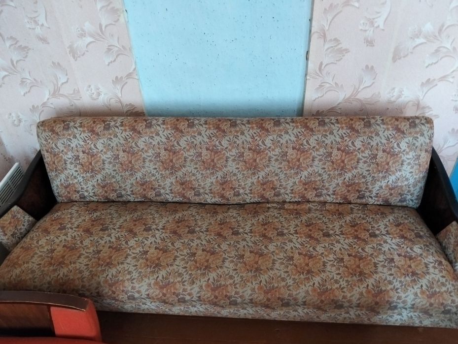 Продам диван в доброму стані