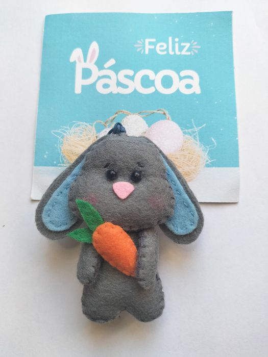 Coelhos da páscoa em feltro