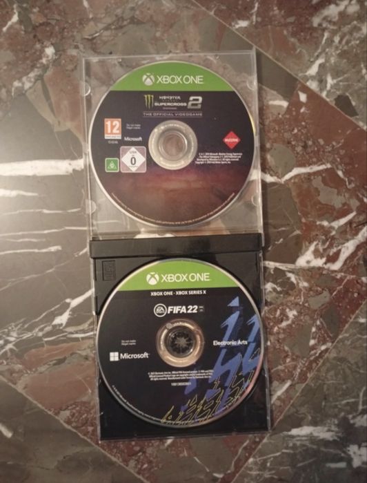 Xbox one s com jogos e 2 comandos