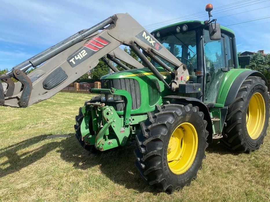 ciągnik rolniczy JOHN DEERE 6320 Premium, 2005r + ładowacz MX T412 + TUZ MX