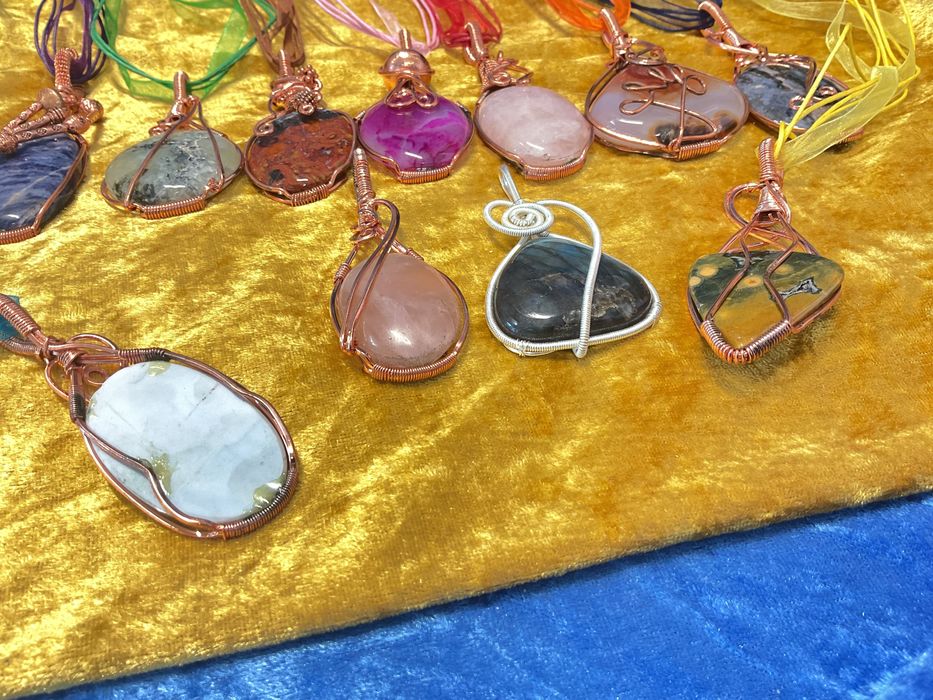 Pendente várias cores de pedras tamanho de 8/10 cm