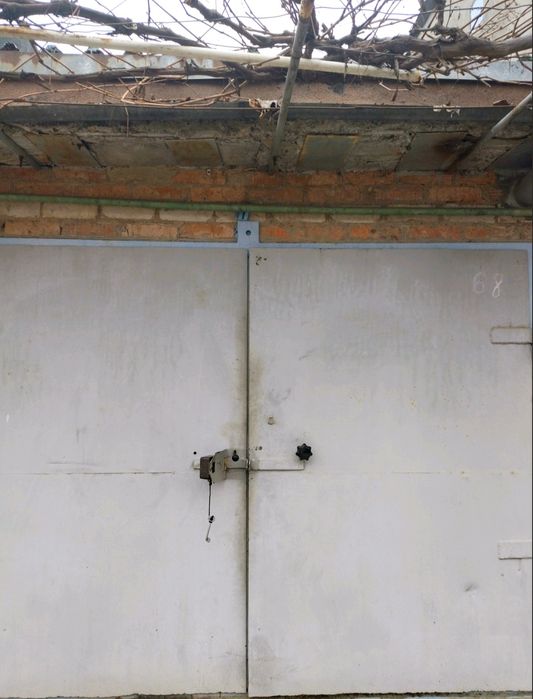 Продаю гараж 6/4, район  рай. лікарні. Підвал, оглядова яма, дах метал