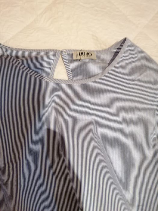 Blusa romântica azul com dourado